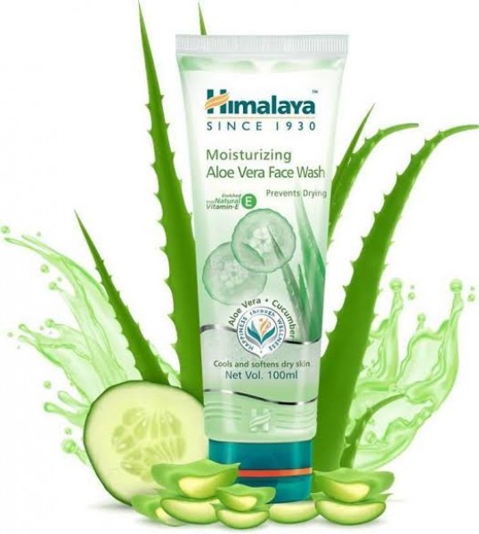 A tube of Himalaya Moisturizing Aloe Vera Face Wash 100 ml